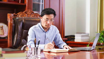 喜報(bào)！春光科技集團(tuán)董事長(zhǎng)韓衛(wèi)東榮獲市政府特殊津貼